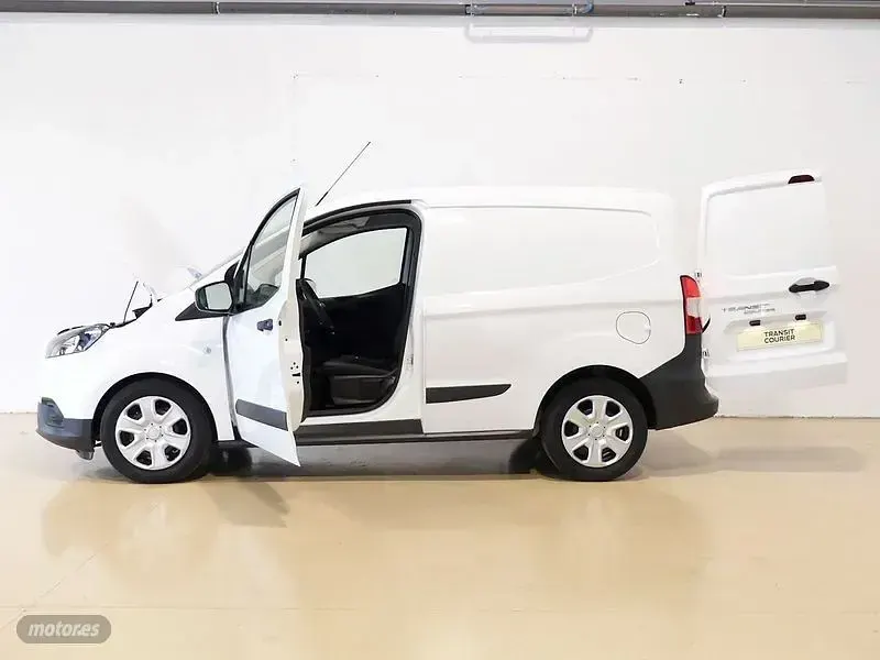 Usado Ford Courier Trend 95 CV (69 kW) 2018 Blanco Monovolumen