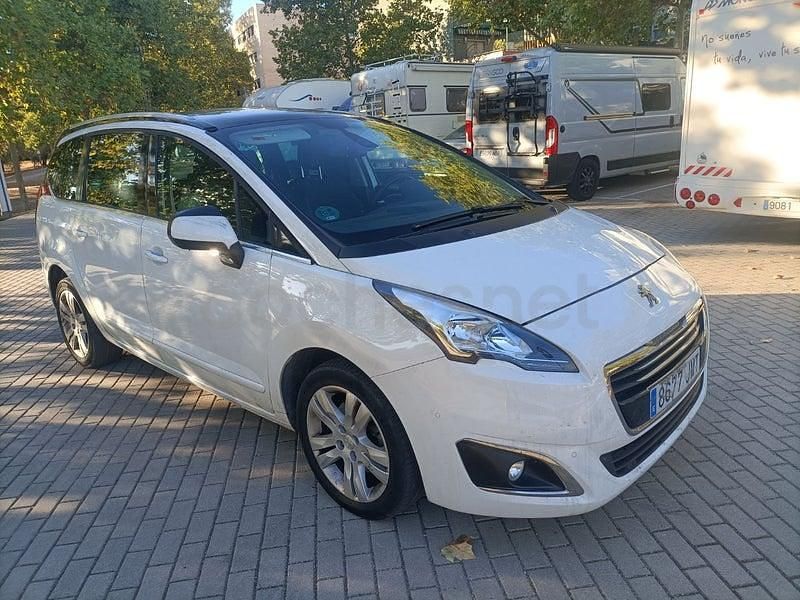 Usado Peugeot 5008 Allure 120 CV (88 kW) 2016 Blanco Monovolumen
