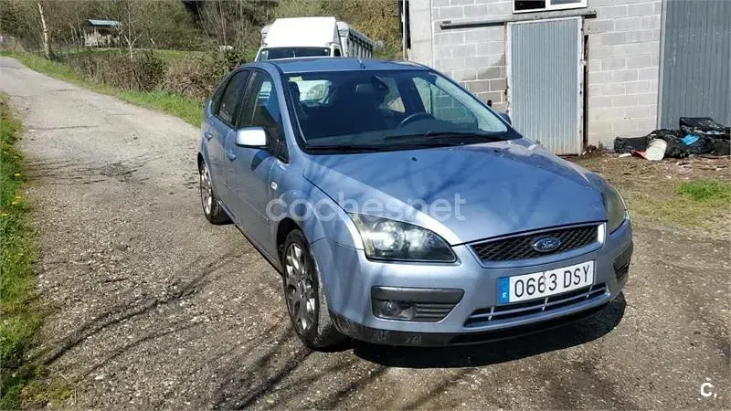Używany Ford Focus Trend 115 KM (84 kW) 2005 Niebieski Sedan/Limuzyna