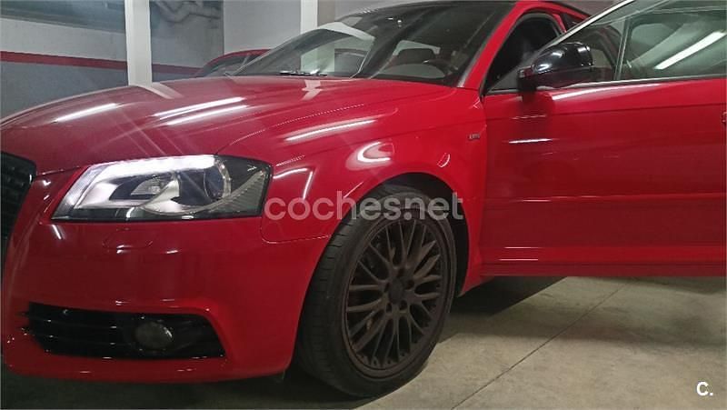 Usado Audi A3 Attraction 140 CV (102 kW) 2012 Rojo Utilitario
