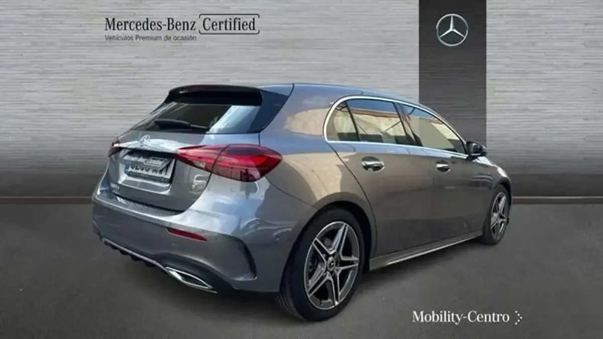Usado Mercedes A180 109 CV (80 kW) 2024 Gris Utilitario