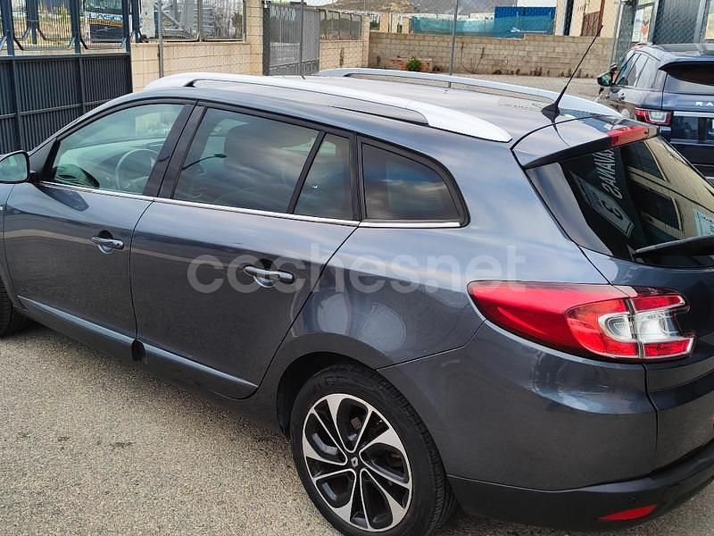 Usado Renault Mégane Bose Edition 130 CV (95 kW) 2015 Gris / plata Berlina