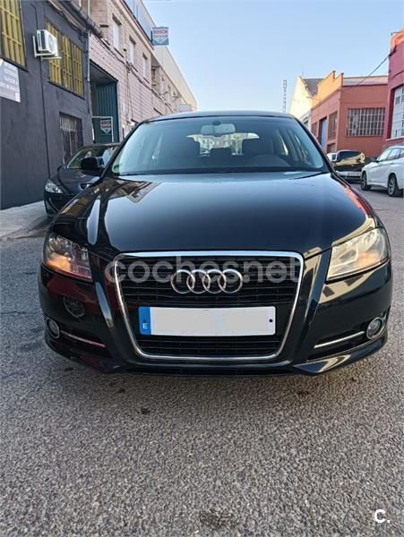Negro Usado 2011 Audi A3 Attraction Berlina | 7499 € (Buen precio) - Imagen 1/4