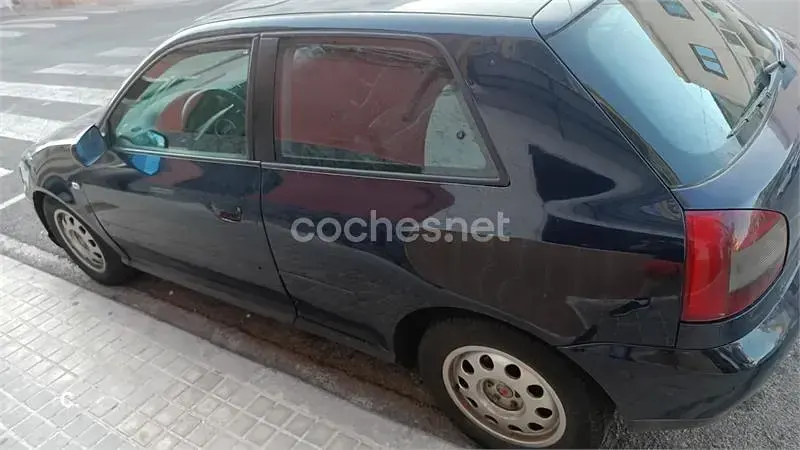 Usado Audi A3 Attraction 130 CV (95 kW) 2001 Azul Utilitario