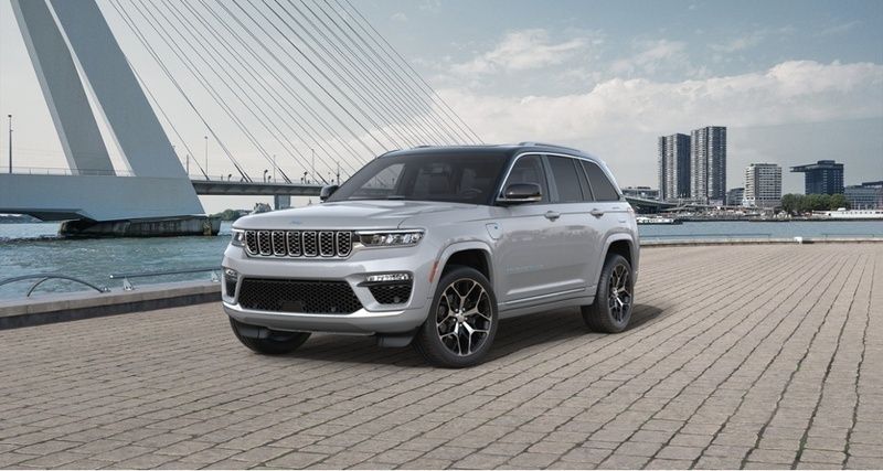 Plata zenyth + techo negro Nuevo 2024 Jeep Grand Cherokee Summit SUV | 89.100 € (Precio justo) - Imagen 1/1
