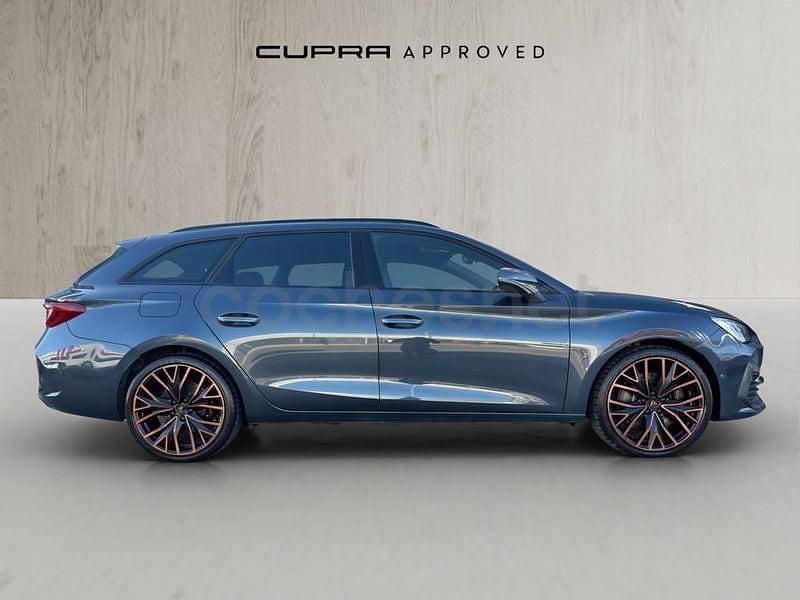 Usado Cupra Leon VZ 245 CV (180 kW) 2024 Gris / plata Familiar