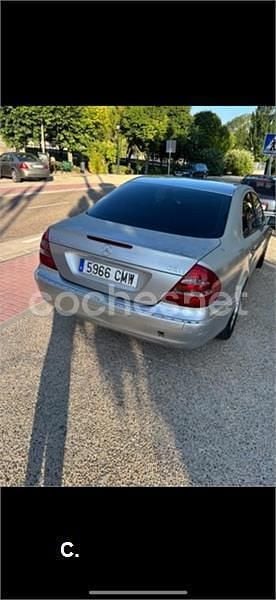 Usado Mercedes E320 Elegance 197 CV (144 kW) 2003 Gris / plata Berlina
