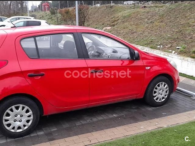 Usado Hyundai i20 Classic 78 CV (57 kW) 2012 Rojo Berlina