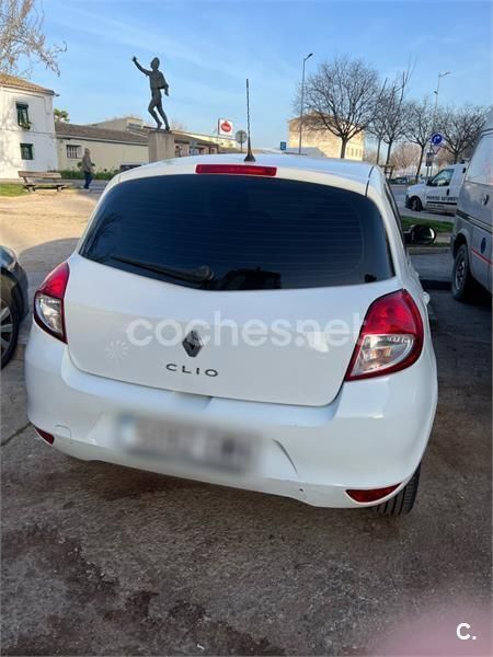 Blanco Usado 2010 Renault Clio II Berlina | 4000 € (Precio justo) - Imagen 1/4