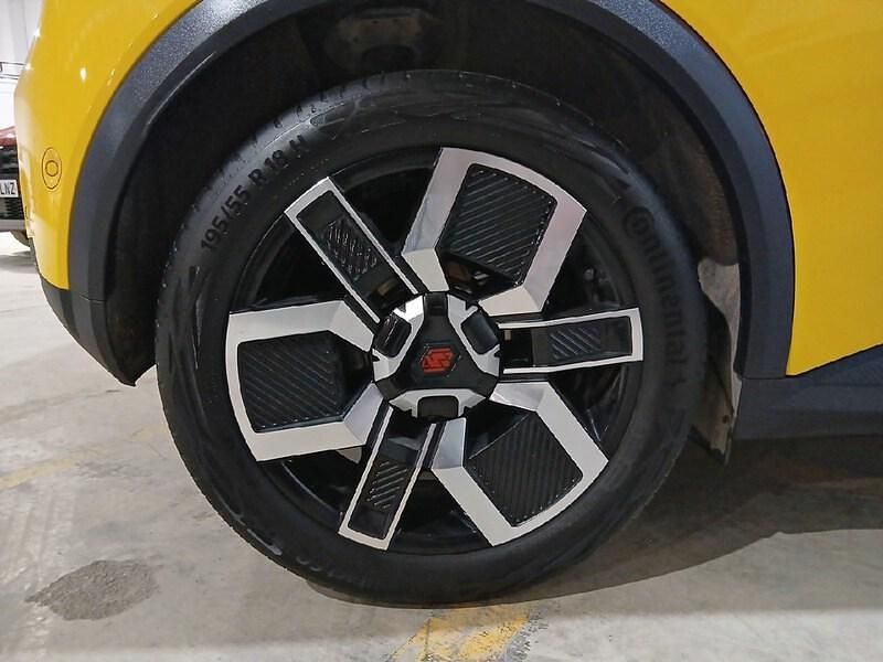 Usado Renault R5 Techno 88 kW (120 CV) 2025 Amarillo Utilitario