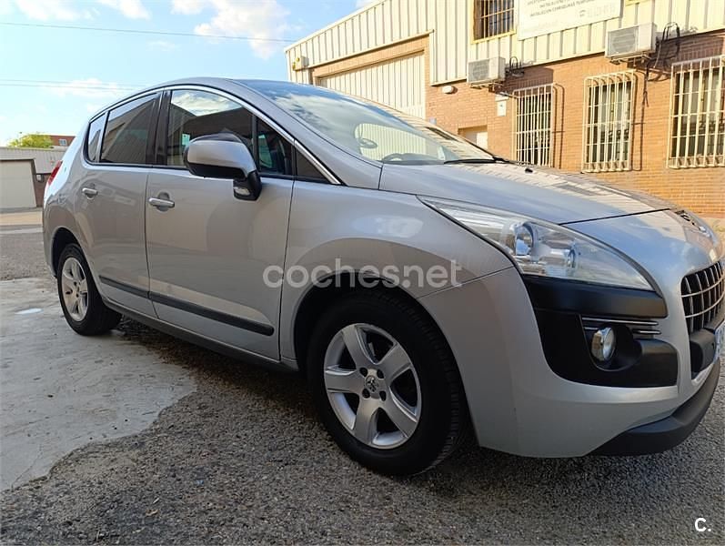 Gris / plata Usado 2013 Peugeot 3008 Active Familiar | 5300 € (Buen precio) - Imagen 1/4