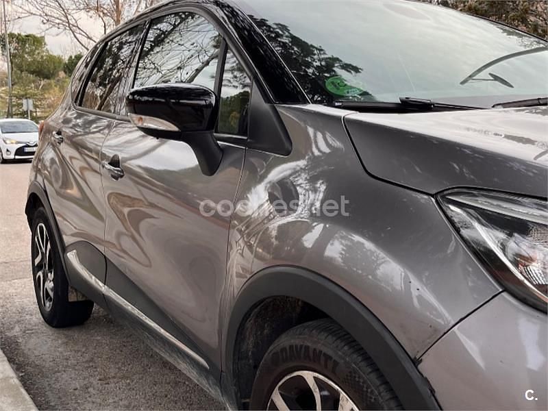 Usado Renault Captur Zen 90 CV (66 kW) 2013 Gris / plata SUV