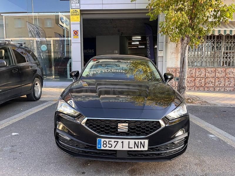 Usado Seat Leon Style 115 CV (84 kW) 2021 Negro Berlina