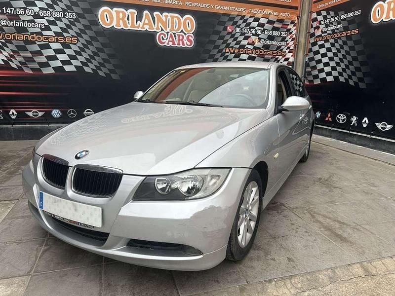 Usado BMW 320 Sport Line 150 CV (110 kW) 2006 Gris Berlina