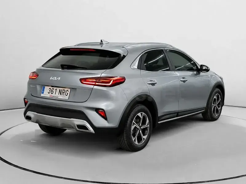 Usado Kia XCeed 136 CV (100 kW) 2022 Gris / plata SUV