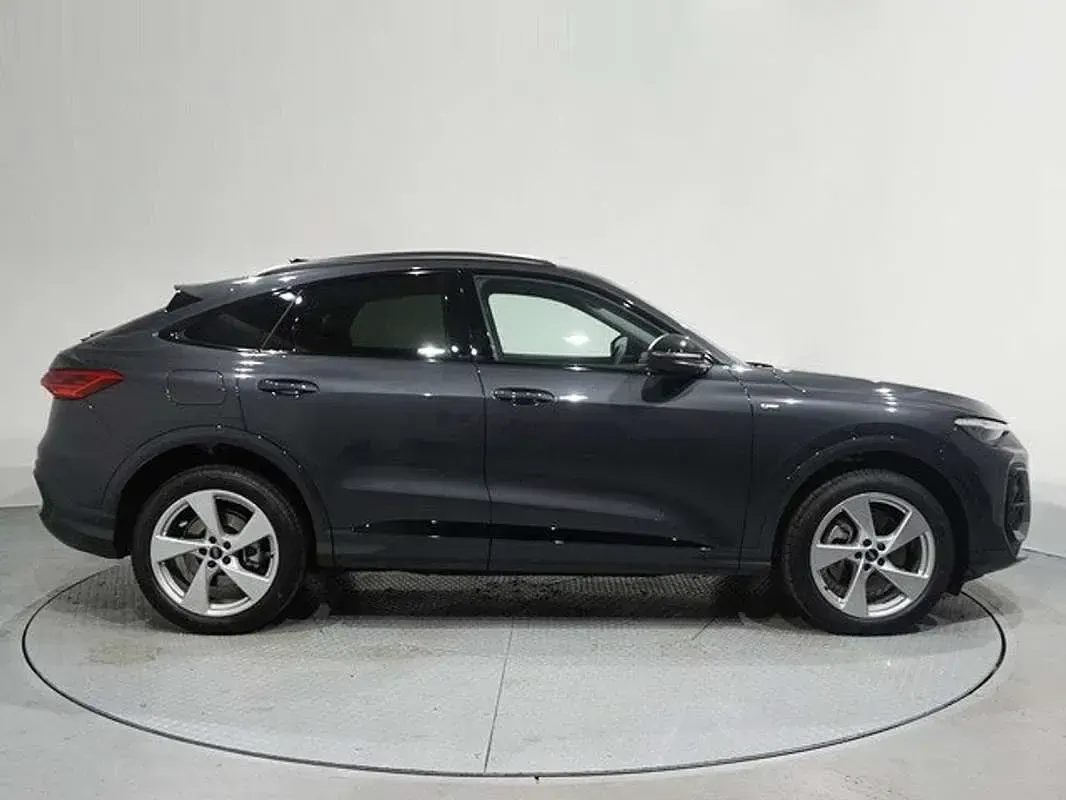 Usado Audi Q5 Sportback Advanced 204 CV (150 kW) 2025 Gris SUV