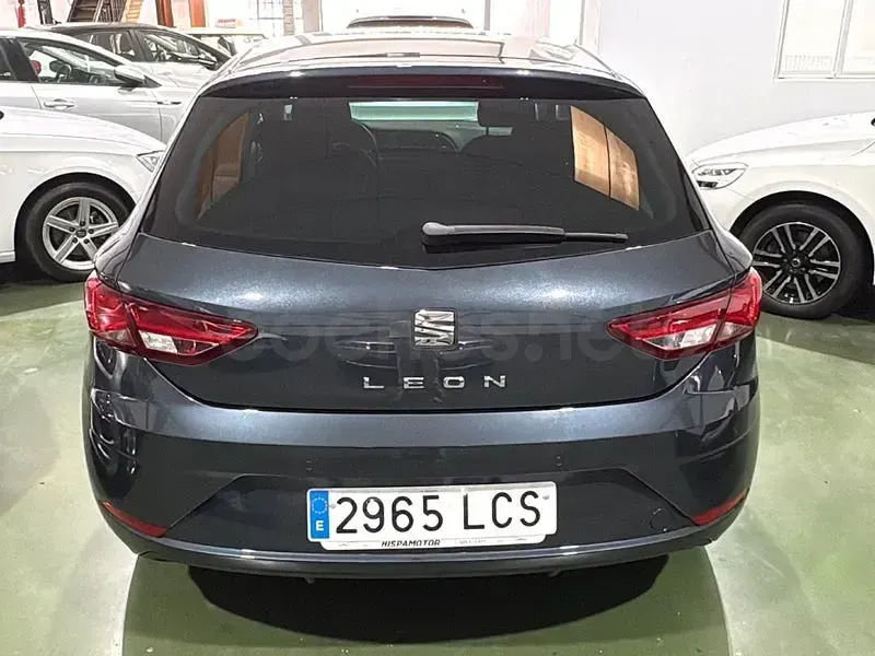 Usado Seat Leon Style 115 CV (84 kW) 2019 Gris / plata Berlina