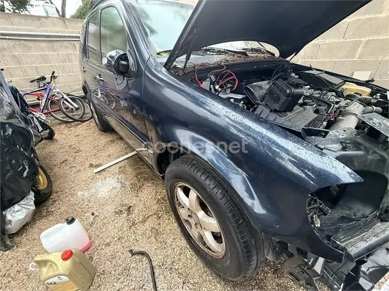 Usado Mercedes ML400 250 CV (183 kW) 2003 Azul SUV