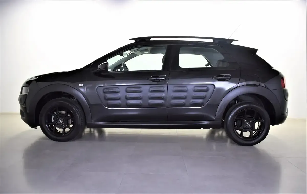 Usado Citroën C4 Cactus Feel 100 CV (73 kW) 2018 Negro Utilitario