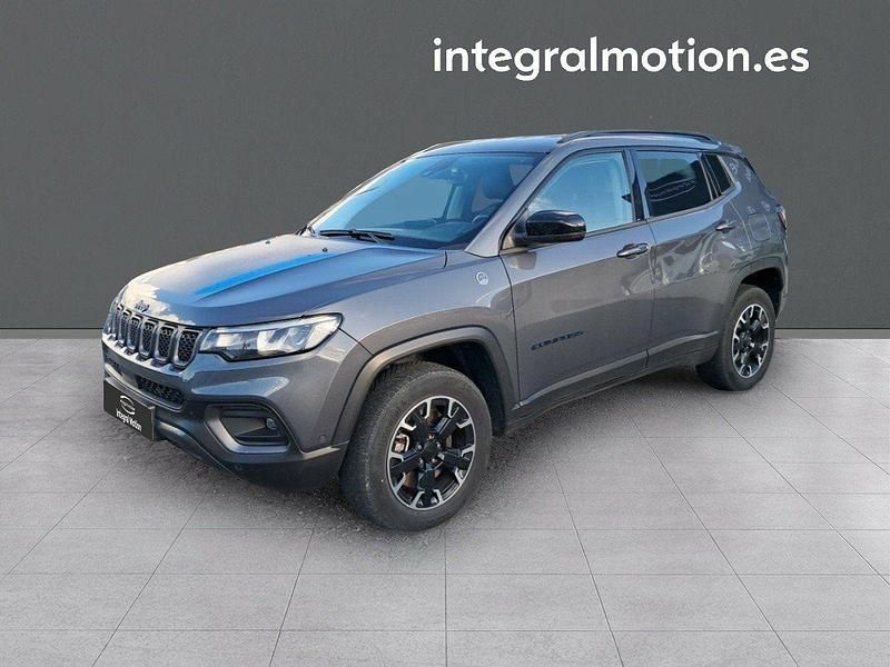 Usado Jeep Compass Trailhawk 240 CV (176 kW) 2022 Gris SUV