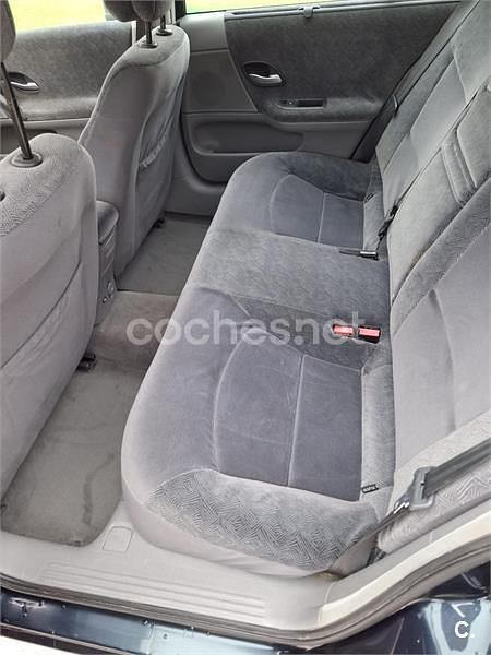 Usado Renault Laguna II Expression 123 CV (90 kW) 2001 Verde Berlina