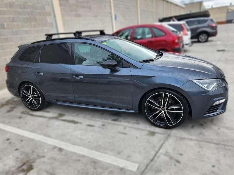 Usado Seat Leon ST 4Drive 300 CV (220 kW) 2019 Gris Familiar