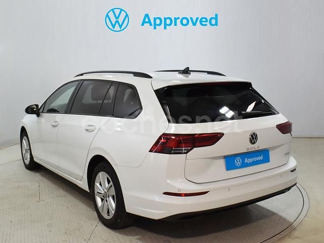 Usado VW Golf VIII Life 110 CV (80 kW) 2022 Blanco Familiar