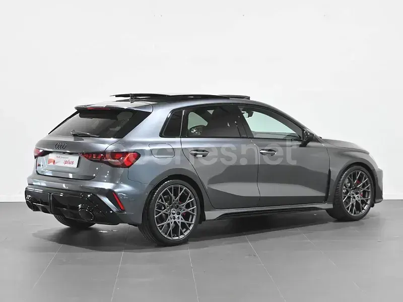 Usado Audi RS3 Sport 400 CV (294 kW) 2025 Gris / plata Berlina