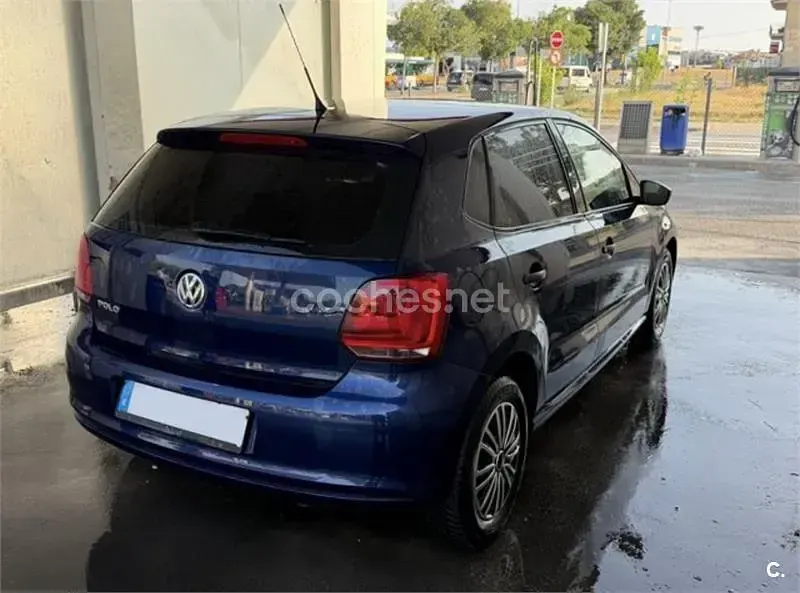 Usado VW Polo Advance 60 CV (44 kW) 2011 Azul Utilitario