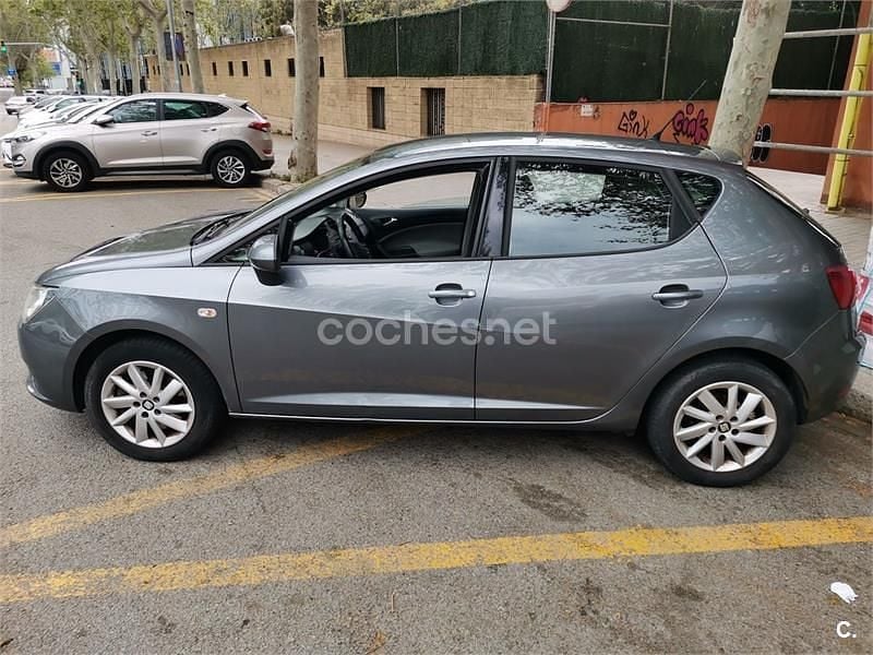 Usado Seat Ibiza Style 105 CV (77 kW) 2015 Gris / plata Berlina