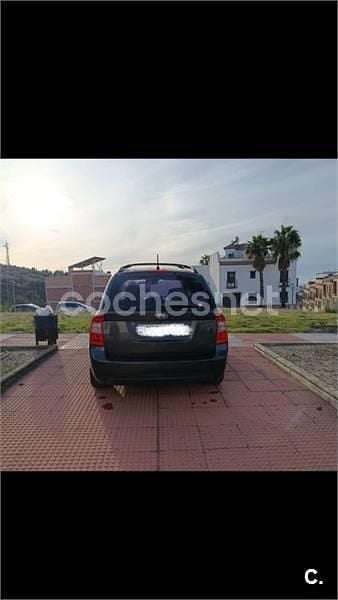Usado Kia Carens 140 CV (102 kW) 2009 Negro Monovolumen