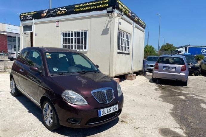 Rojo Usado 2007 Lancia Ypsilon Utilitario | 2499 € (Buen precio) - Imagen 1/4