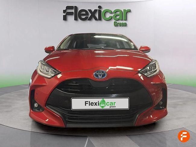 Usado Toyota Yaris Hybrid Active 116 CV (85 kW) 2023 Rojo Berlina