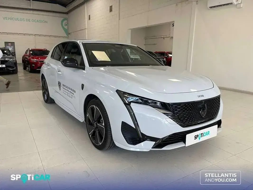 Usado Peugeot e-308 114 kW (156 CV) 2023 Blanco Utilitario