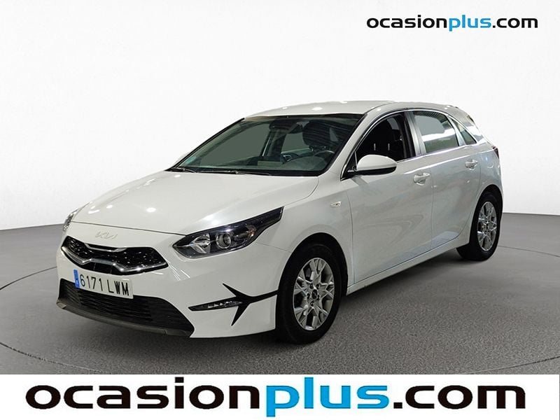 Blanco Usado 2022 Kia Ceed Utilitario | 18.091 € (Precio justo) - Imagen 1/4
