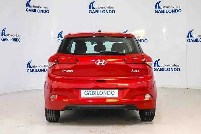 Begagnad Hyundai i20 75 HK (55 kW) 2015 Röd Sedan