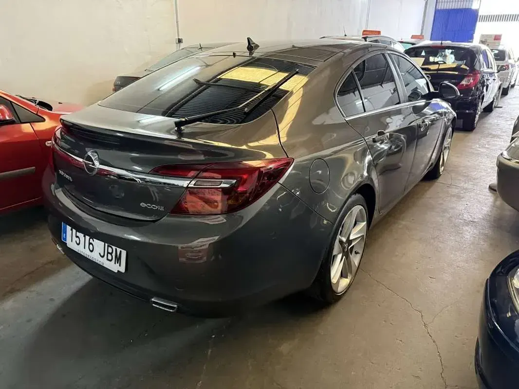 Usado Opel Insignia Selective 140 CV (102 kW) 2015 Marrón Berlina