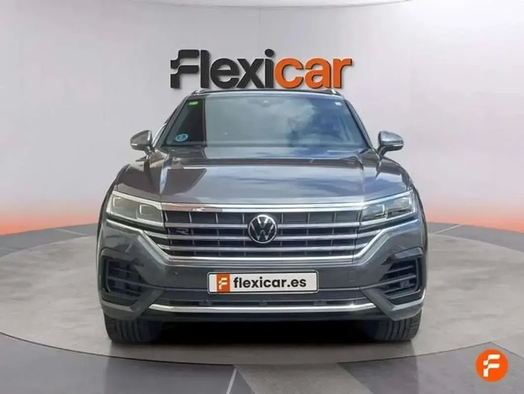 Usado VW Touareg R-line 286 CV (210 kW) 2022 Gris SUV