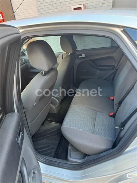 Gris / plata Usado 2007 Ford Focus Trend Berlina | 2500 € (Super precio) - Imagen 1/2