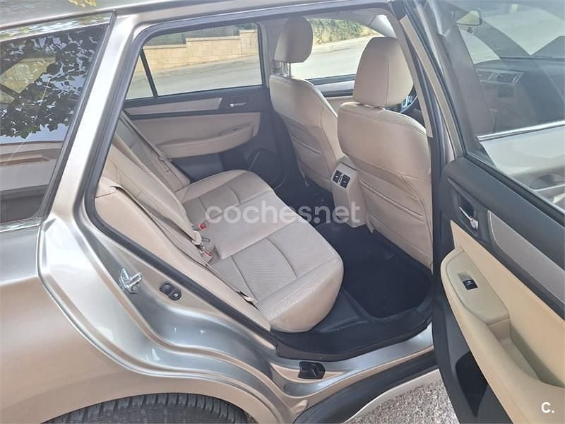 Usado Subaru Outback 150 CV (110 kW) 2017 Beige Familiar