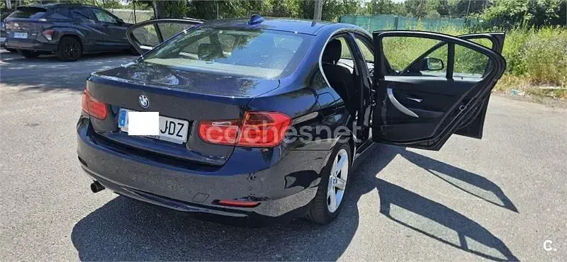 Usado BMW 318 143 CV (105 kW) 2015 Azul Berlina