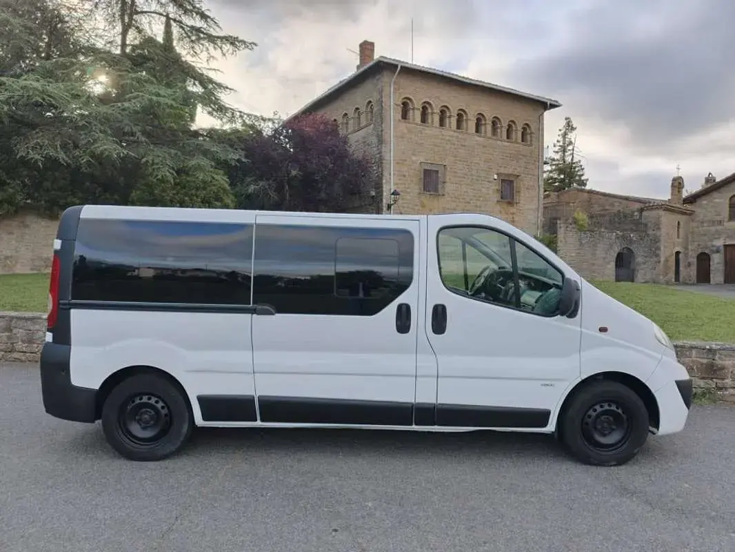 Usado Opel Vivaro 114 CV (83 kW) 2008 Blanco Monovolumen