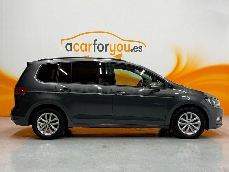 Usado VW Touran Advance 115 CV (84 kW) 2017 Gris / plata Monovolumen