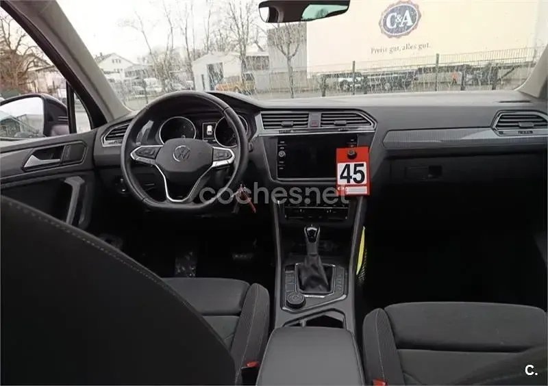 Käytetty VW Tiguan R-line 200 HP (147 kW) 2020 Musta Katumaasturi
