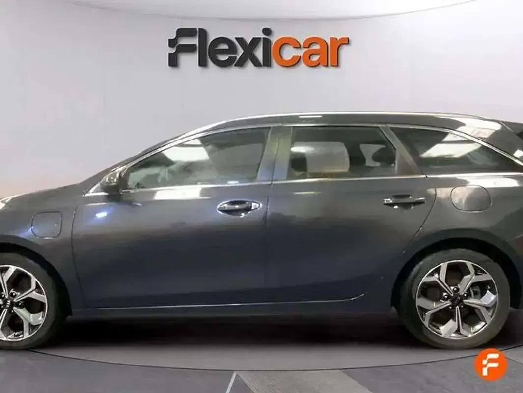 Begagnad Kia Ceed 141 HK (103 kW) 2021 Blå Halvkombi