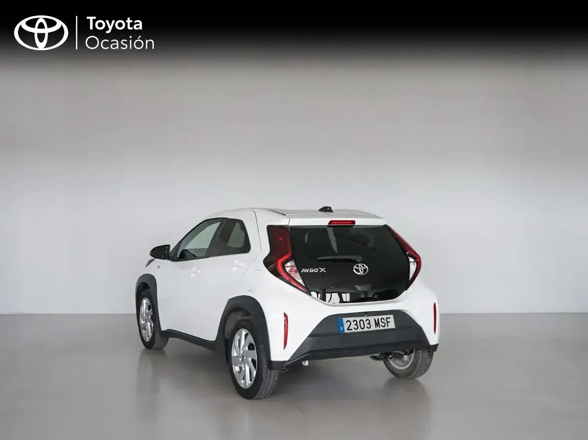 Usado Toyota Aygo X Play 72 CV (52 kW) 2024 Blanco SUV