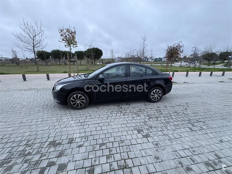 Usado Chevrolet Cruze LS 113 CV (83 kW) 2011 Negro Berlina