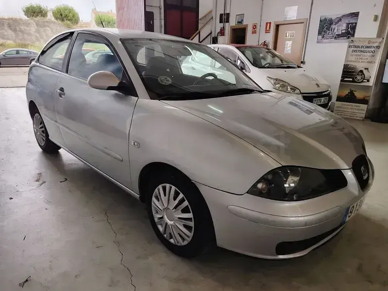 Usado Seat Ibiza Reference 70 CV (51 kW) 2006 Gris / plata Utilitario