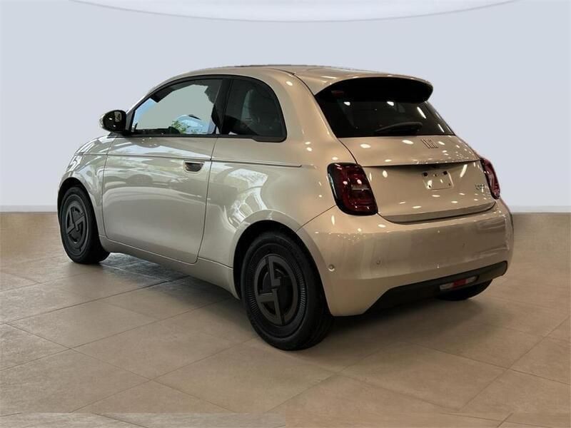 Usado Fiat 500e 86 kW (118 CV) 2024 Greige armani Berlina