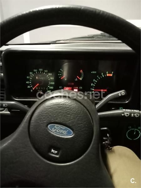 Usado Ford Sierra Ghia 123 CV (90 kW) 1989 Rojo Berlina
